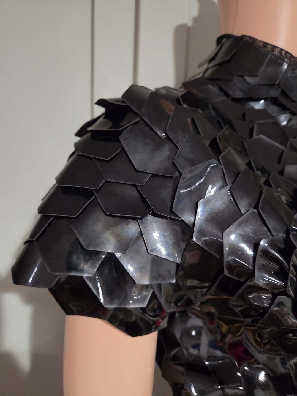AKIRA In Bloom Black Faux Leather Floral Crop Top Size Large NWT - Picture 7 of 16